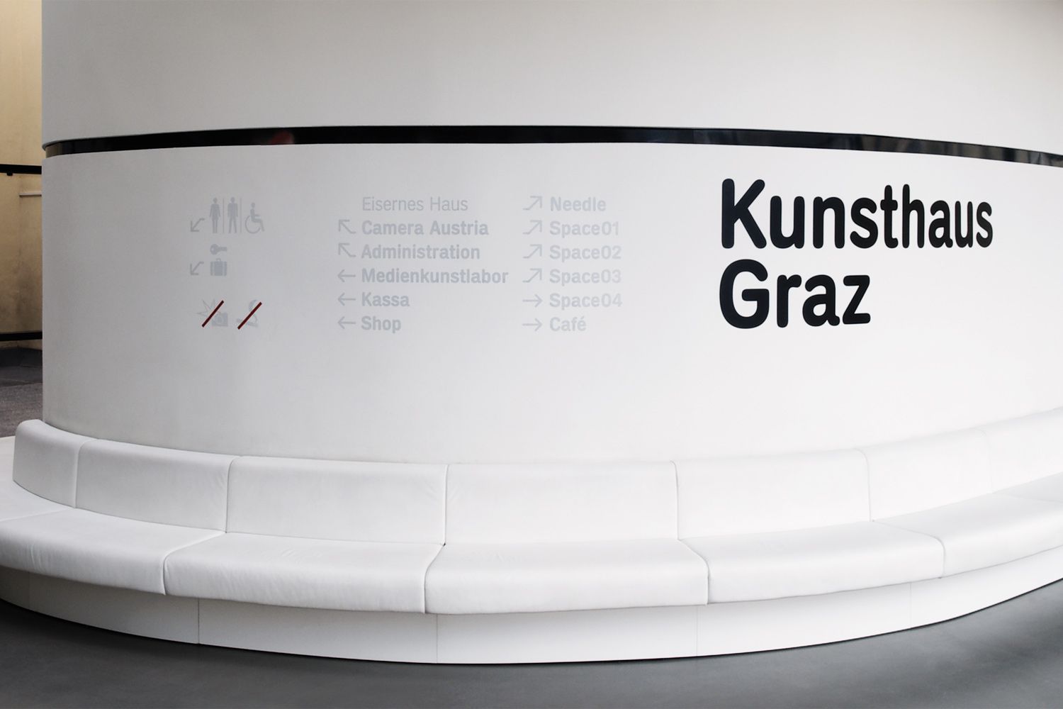 Kunsthaus Graz Leitsystem Rundwand
